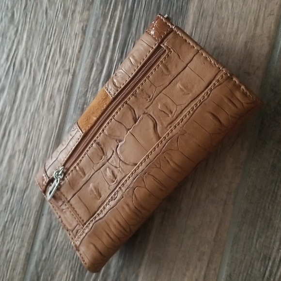 Guess Tan Wallet - Picture 3 of 10